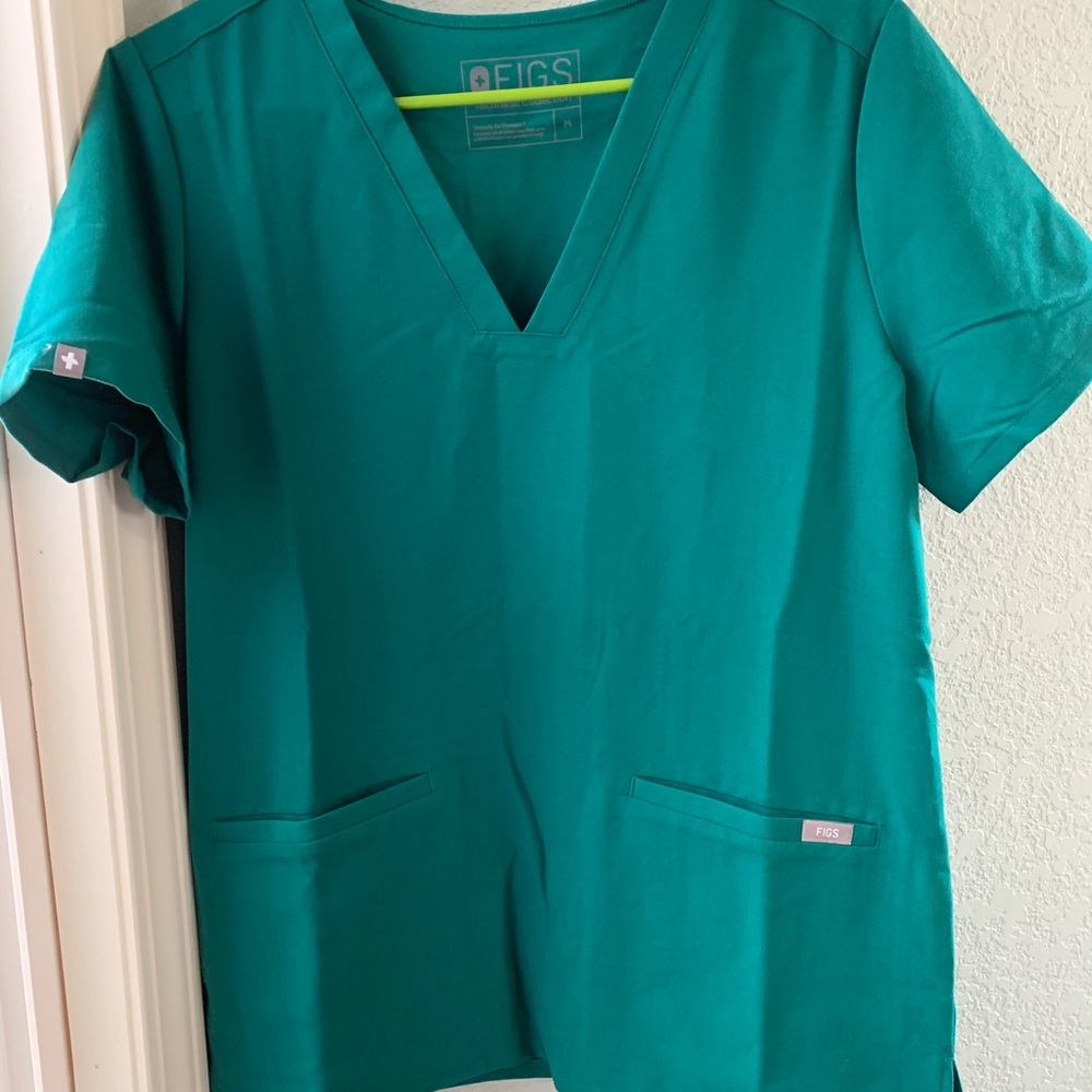 Figs scrub top